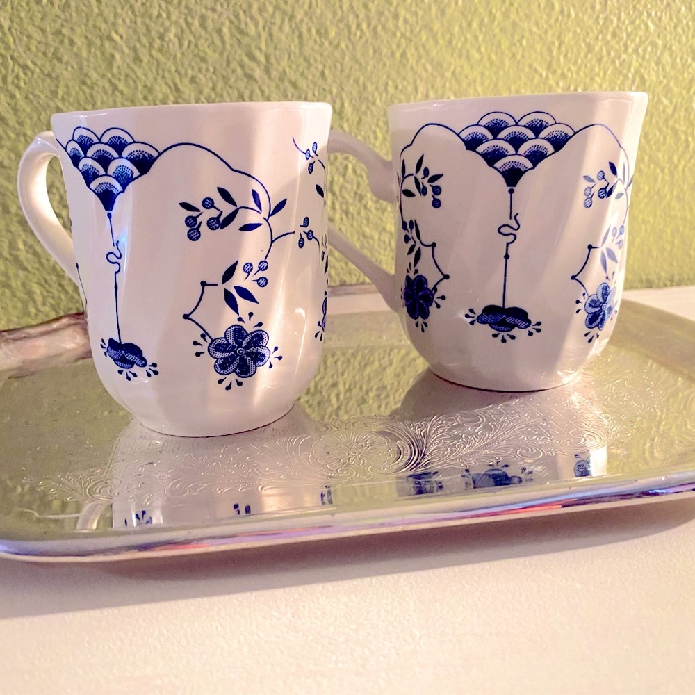 2 x Vintage Churchill Finlandia Coffee Mug Tea Cup Blue & White (pair)
